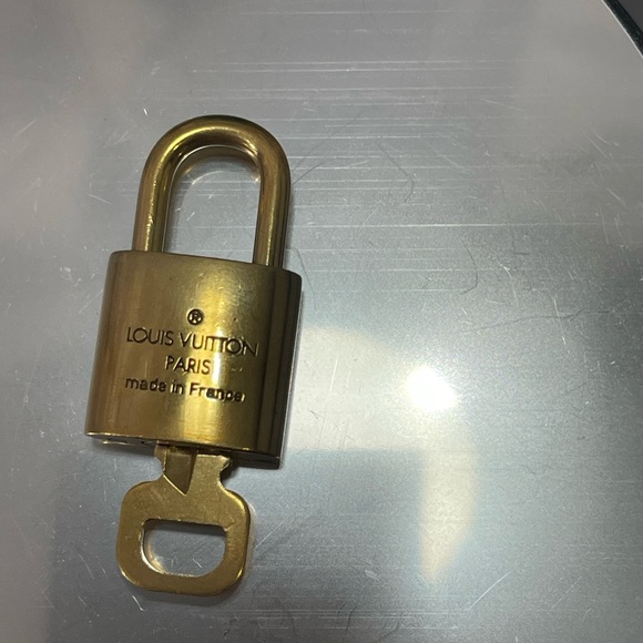 Authentic LV lock and key #311 - Picture 4 of 5
